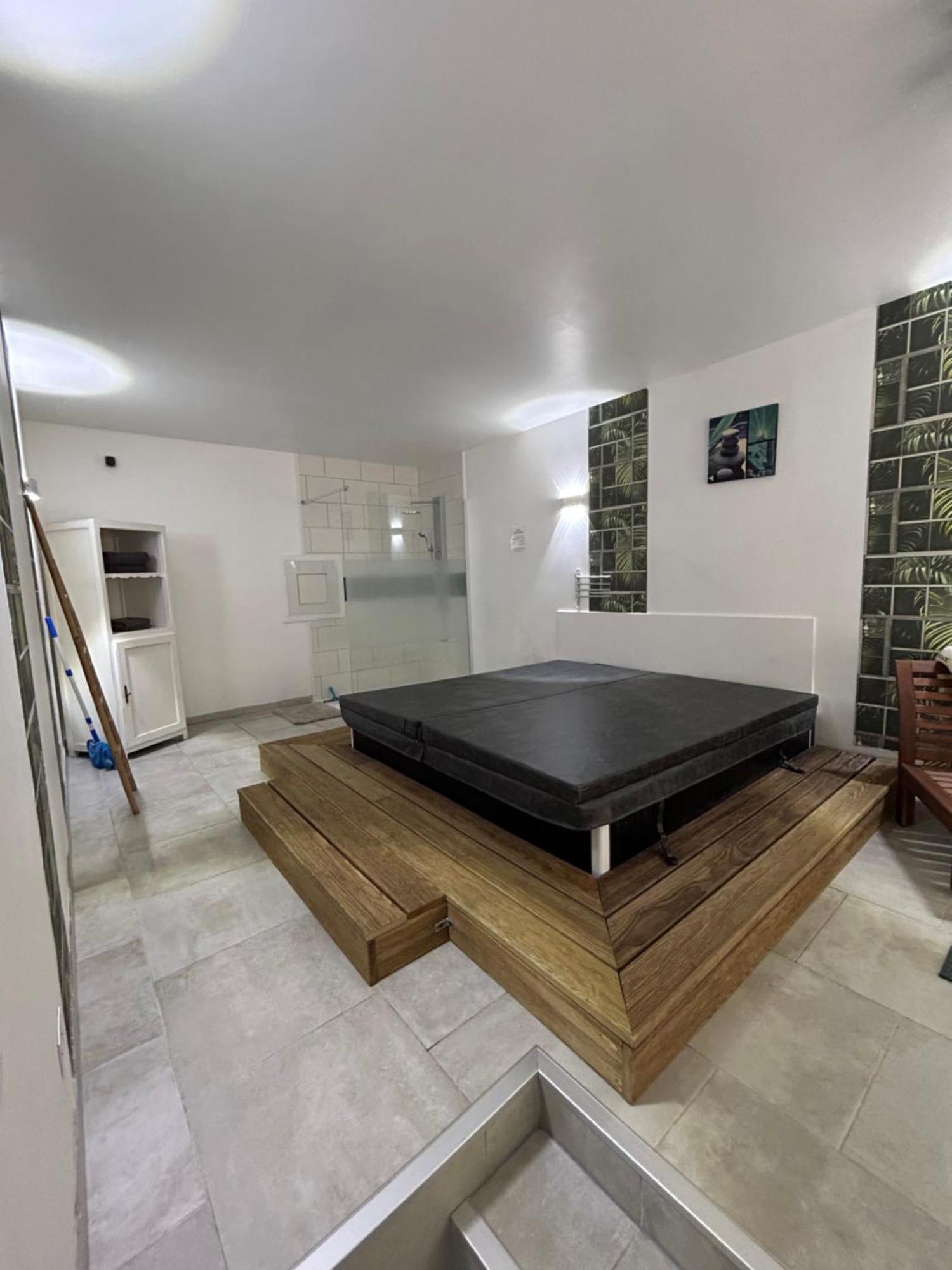 Loft And Spa Les Preaux Экстерьер фото